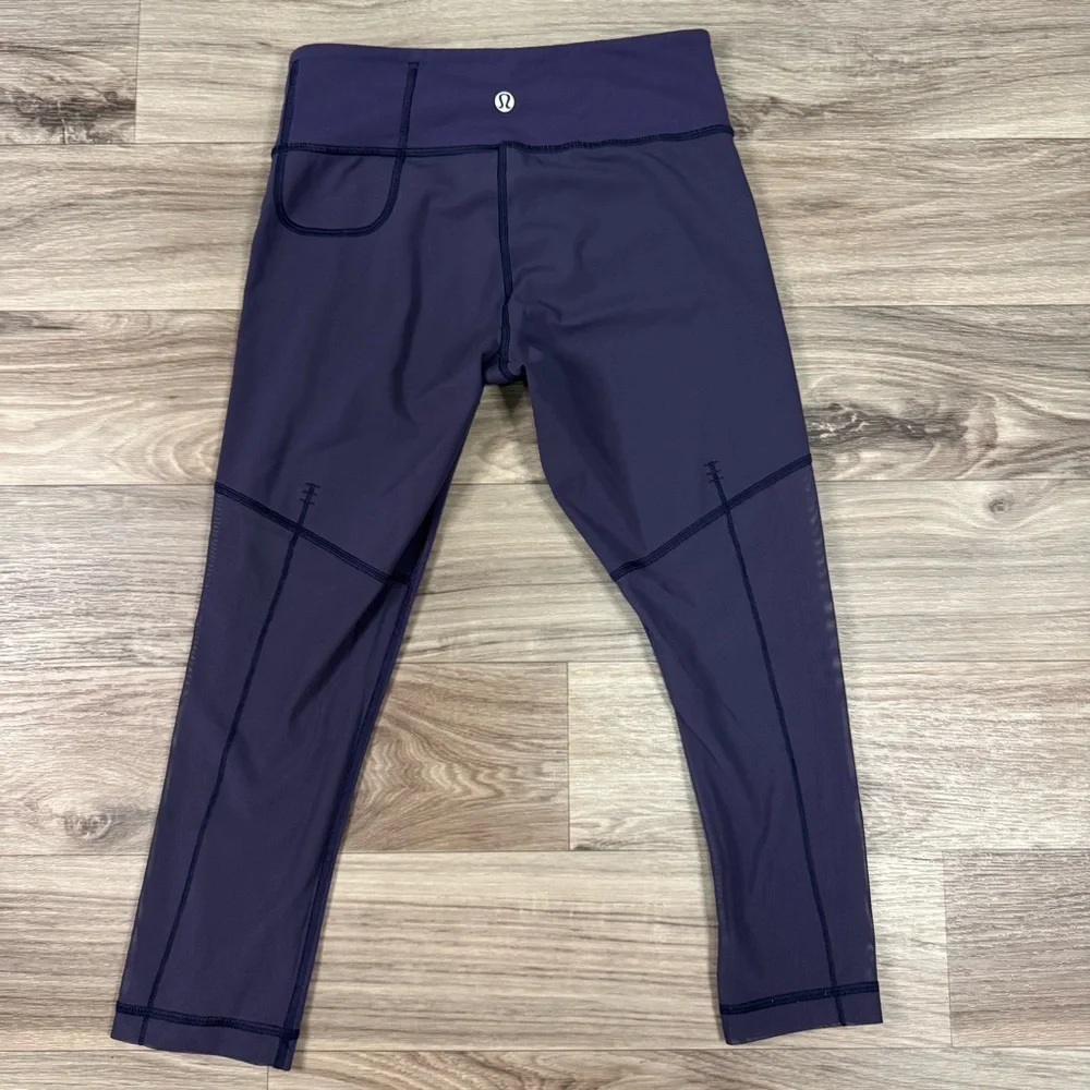 Lululemon Breathe Easy Crop Leggings in Cadet Blue Size 4